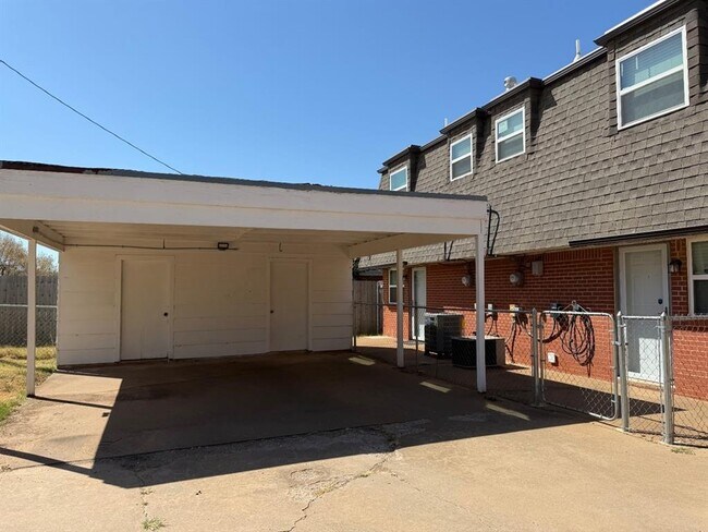 Building Photo - 2616 Elwood Dr
