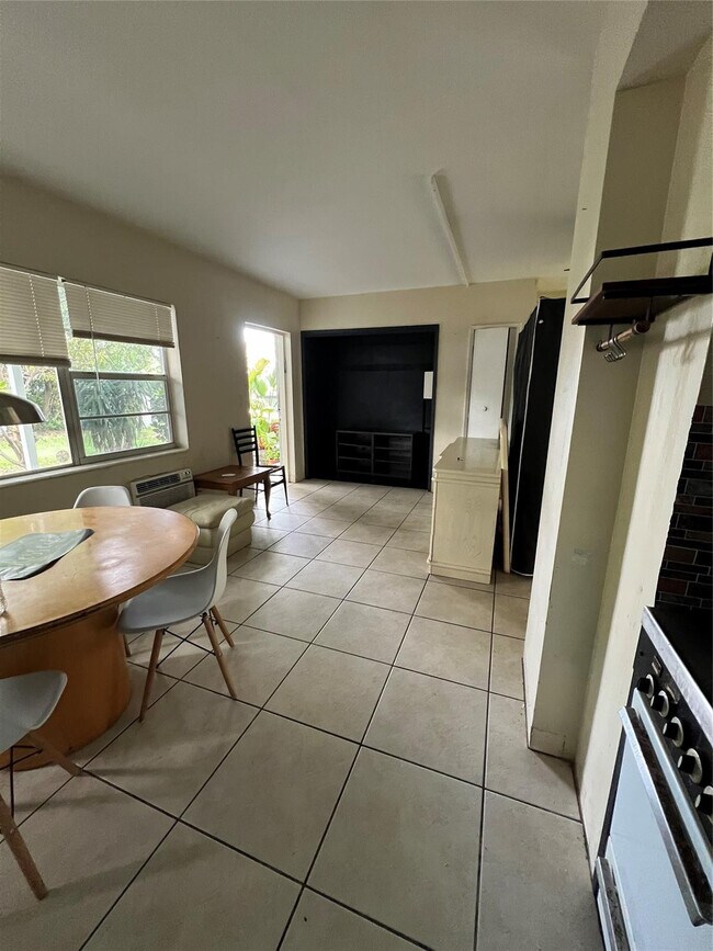 Building Photo - 3111 NE 29th St