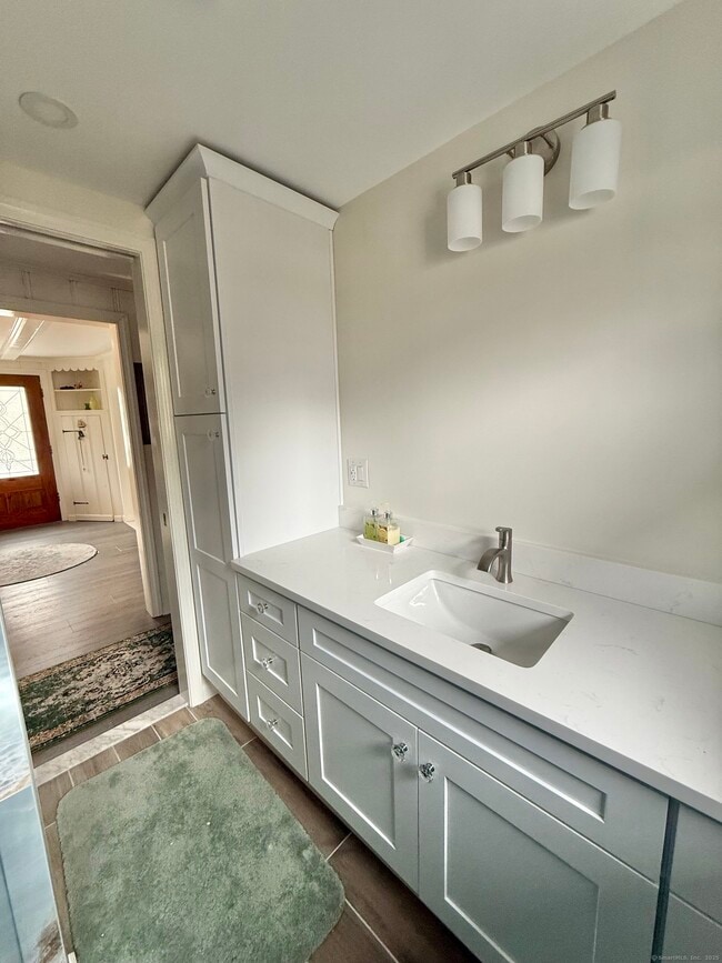 Building Photo - 18 Bay St