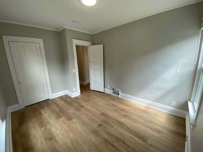 Building Photo - Fully Remodeled House!