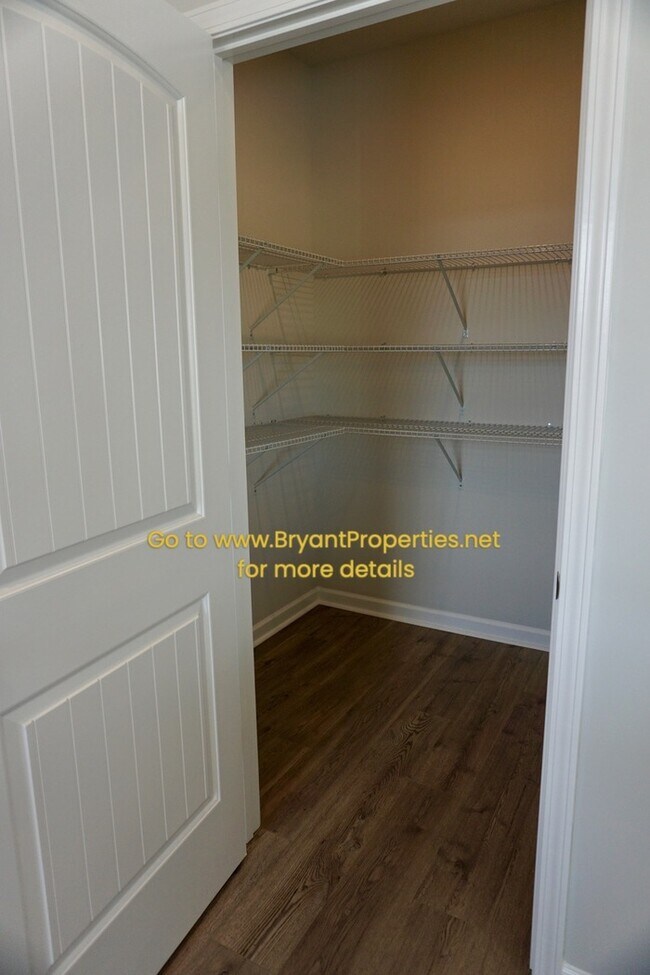 Building Photo - 1531 Rosewood Dr