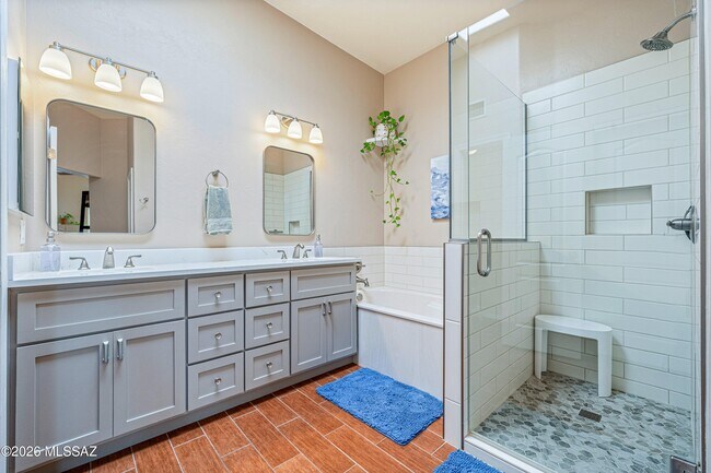 Building Photo - 6486 N Sun Bluff Dr