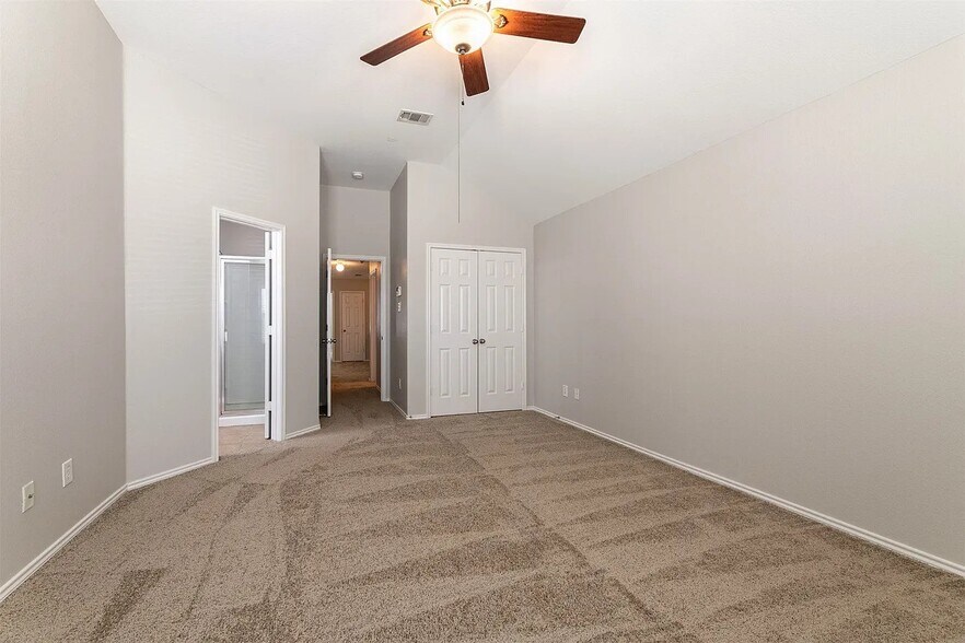 Building Photo - 9829 Fleetwood Dr