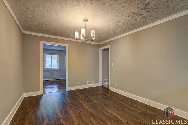 Building Photo - 215 Hubbard St