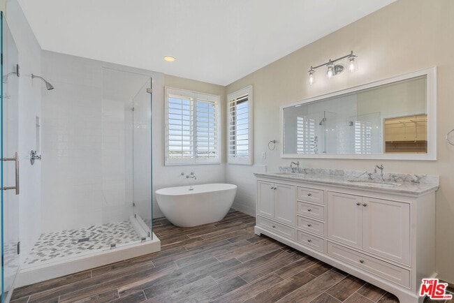 Building Photo - 674 Via de Tierra