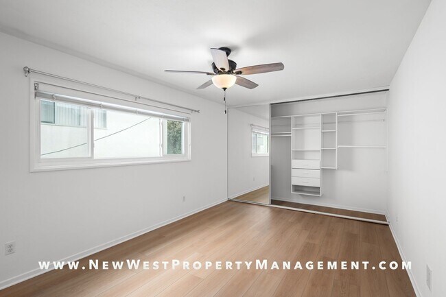 Building Photo - Recently Refreshed Point Loma 2-Bedroom at Baycrest! Small Pet OK! Available Now!