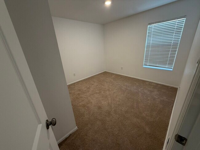 Building Photo - 7323 Greenbriar Cayon Ln