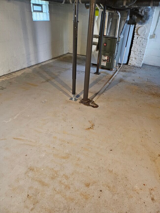 Building Photo - 1118 Santee Ave