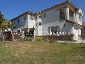 Building Photo - Five bedroom home for rent in Salinas, CA!