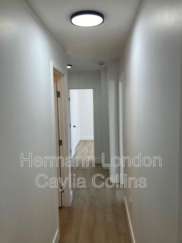 Building Photo - 5832-5834-5834 Etzel Ave