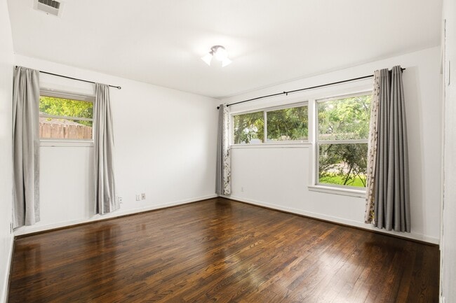 Building Photo - 5238 Kinglet St