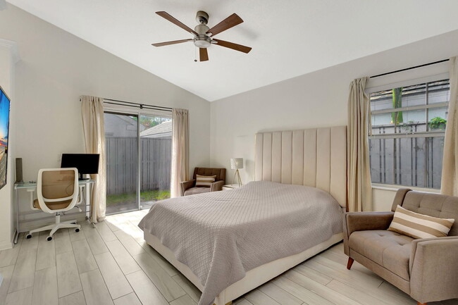 Building Photo - 15 Admirals Ct