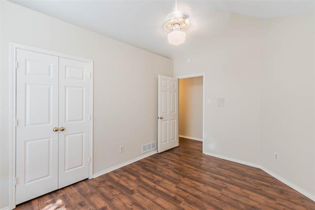 Building Photo - 313 Meadowood Ln