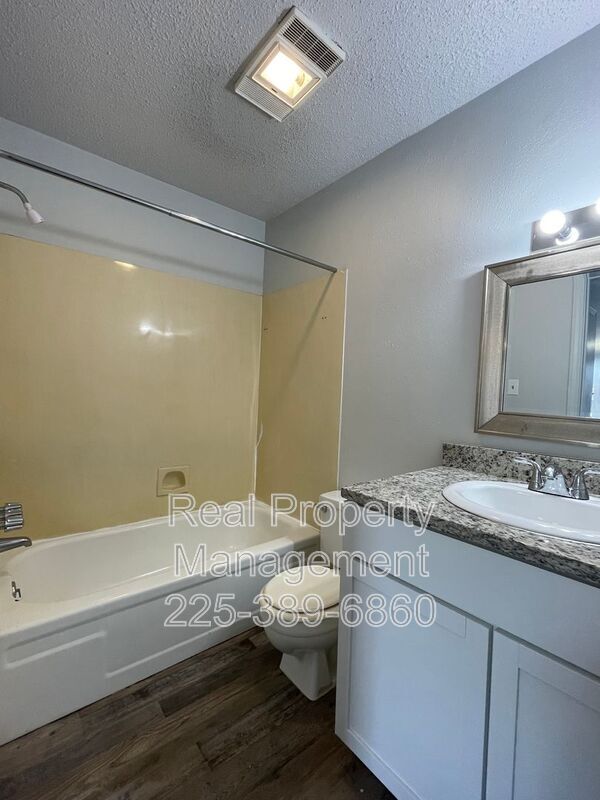 Building Photo - 1005 Shilo St