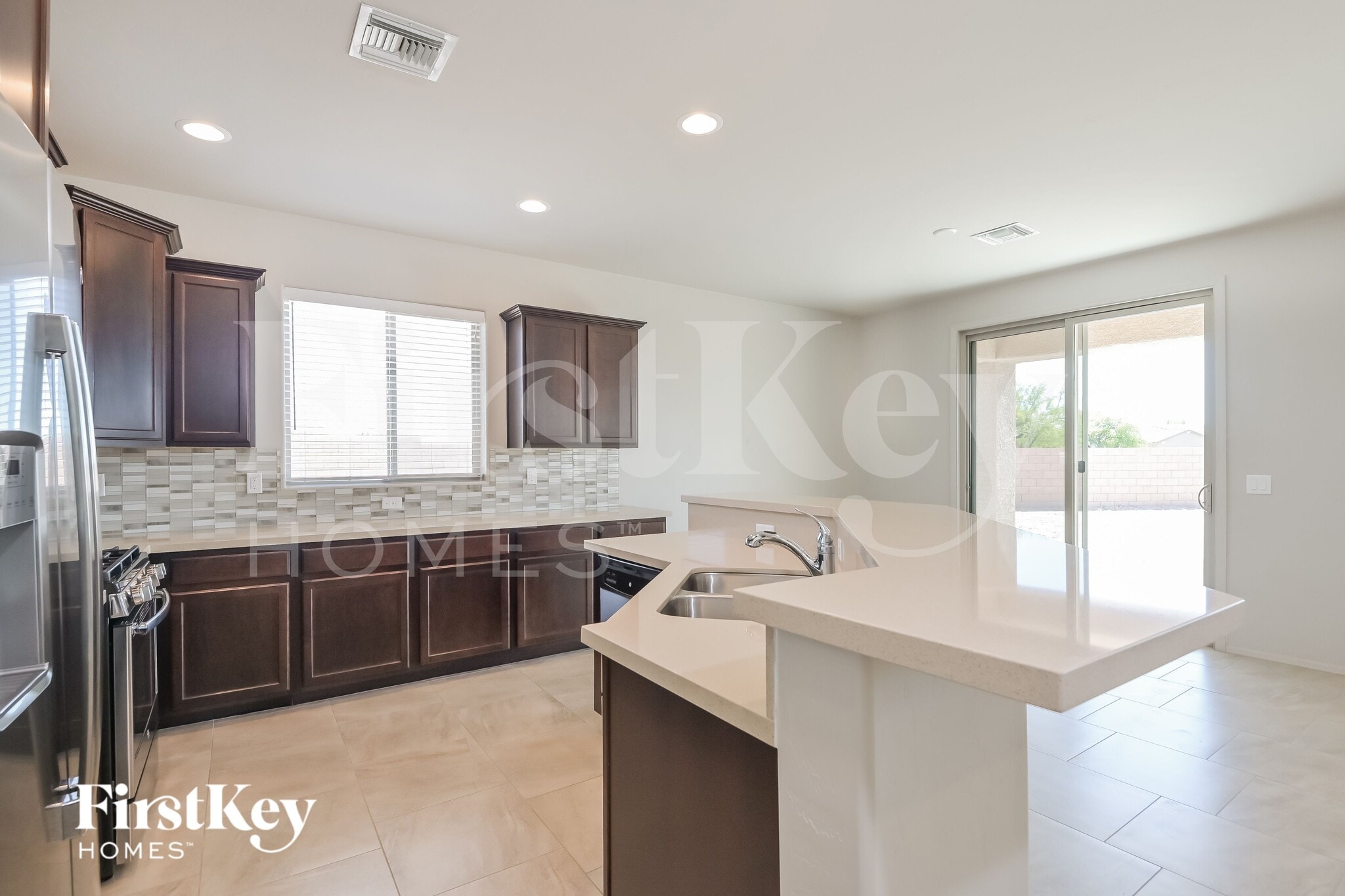 Building Photo - 9662 S Via Bandera