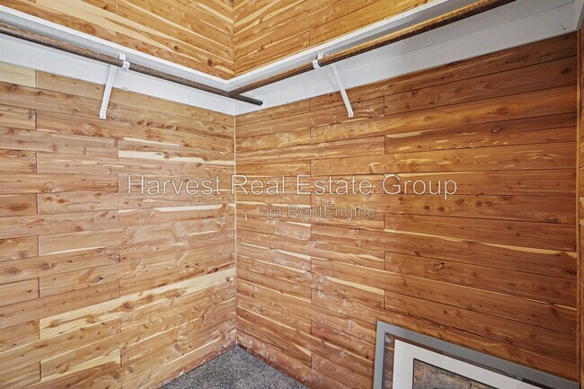 Building Photo - 807 Katrina St