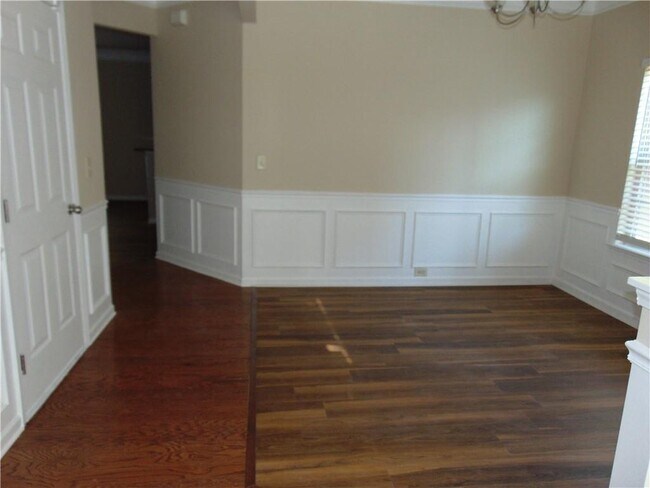 Building Photo - 1320 Napa Valley Dr SW