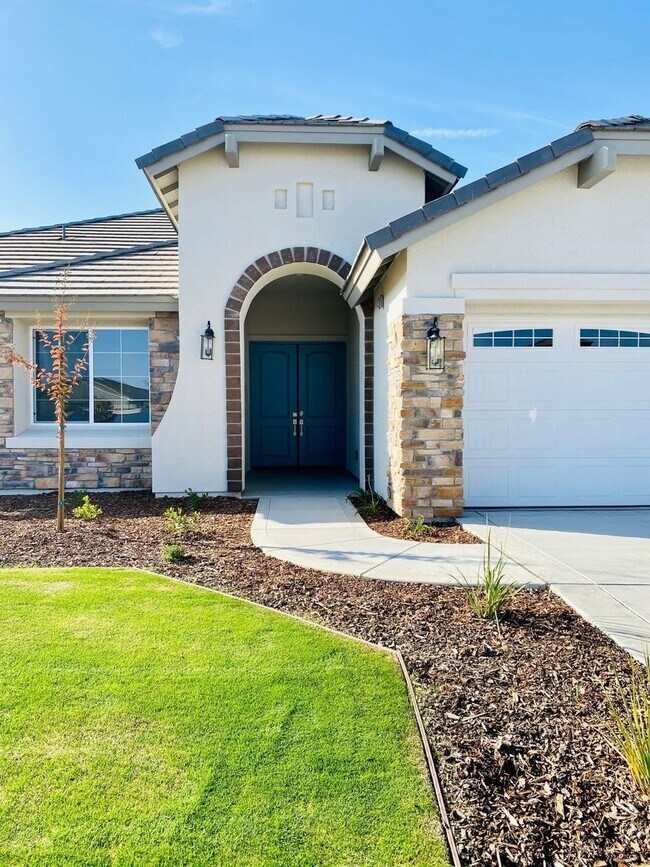 Building Photo - Stunning 4 Bed/3 Bath Belcourt Seven Oaks Home w/ $0 Deposit Option & More