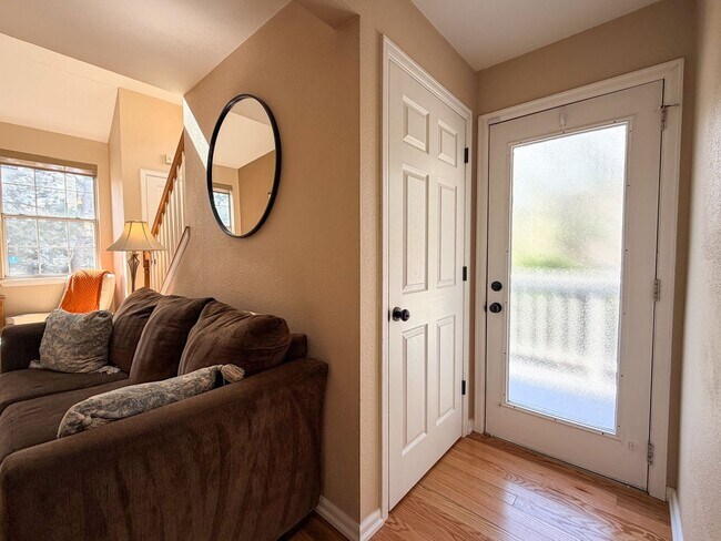 Building Photo - Open and Bright Corner Unit