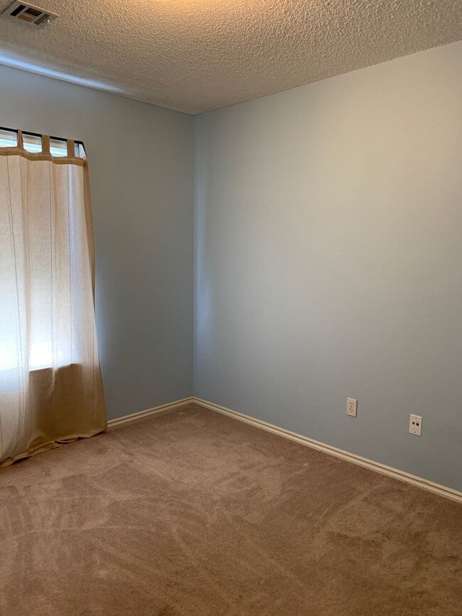 Building Photo - 1612 Crescent Street