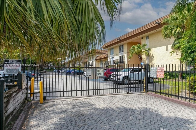 Building Photo - 8550 SW 109th Ave