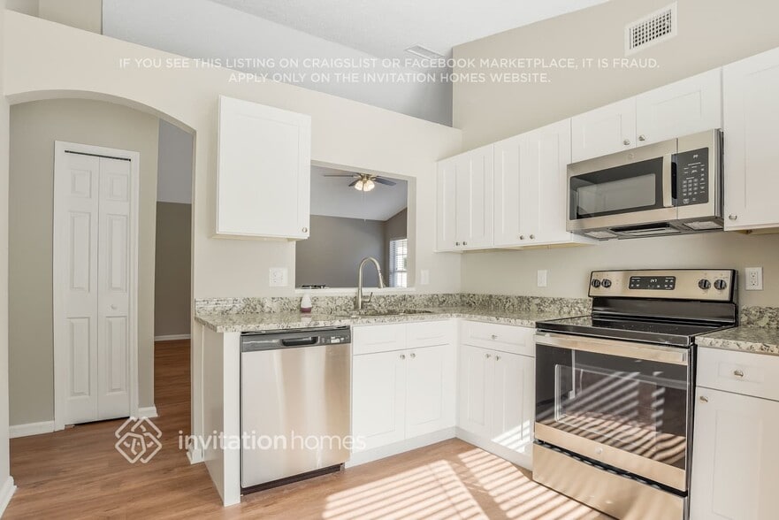 Building Photo - 4920 Aventura Blvd