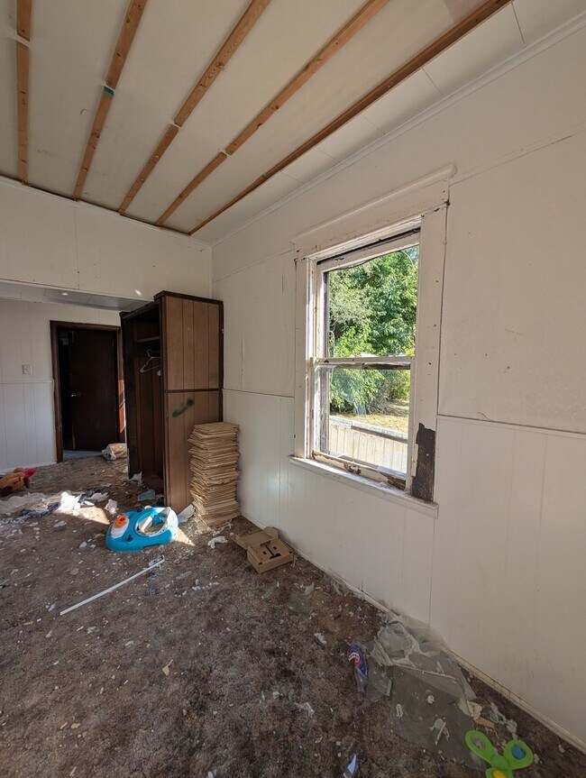 Building Photo - 422 S Louisa St