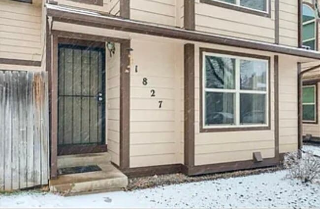 Building Photo - 1827 S Pitkin Cir