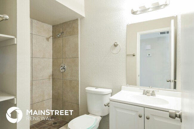 Building Photo - 5643 W Sunnyside Dr