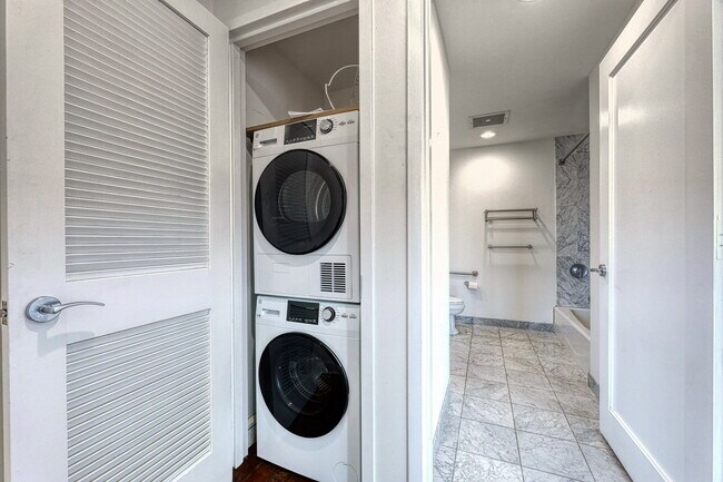 Building Photo - 8100 River Rd