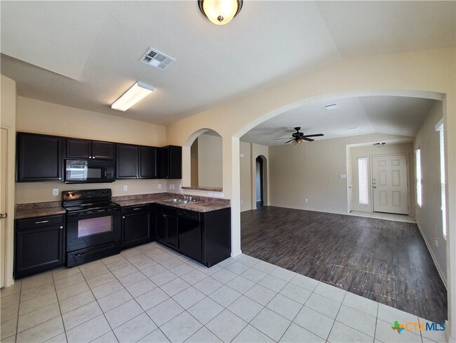 Building Photo - 1536 Gateshead Dr