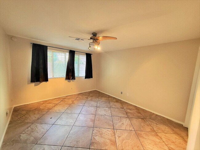 Building Photo - EXCELLENT TOWNHOME IN TEMPE!