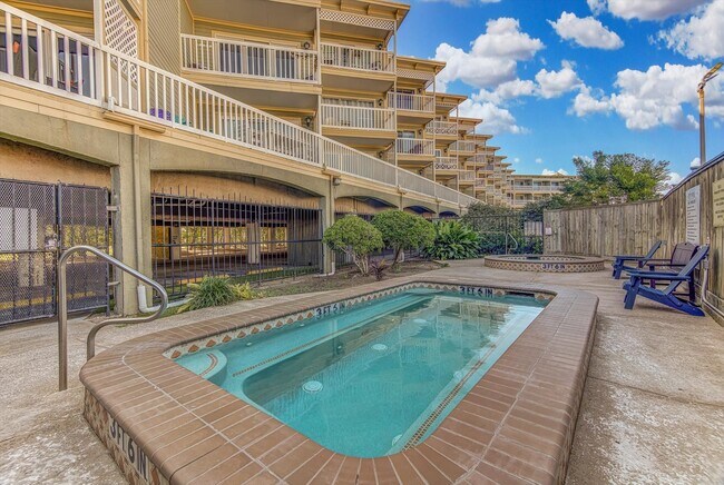 Building Photo - 6300 Seawall Blvd
