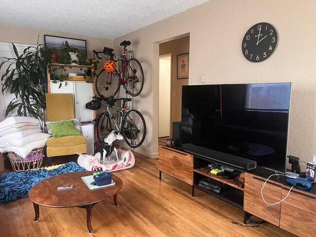 Building Photo - ar808 / ar806 53rd