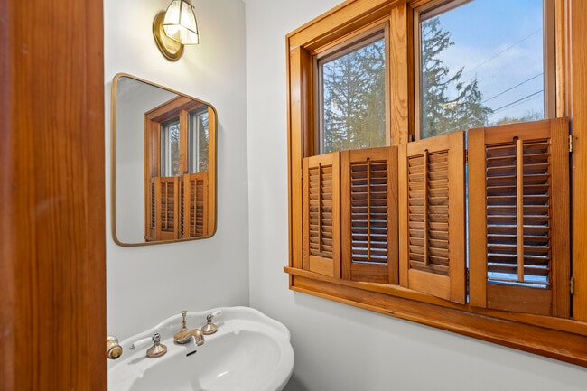 Building Photo - 14 Clearview Terrace