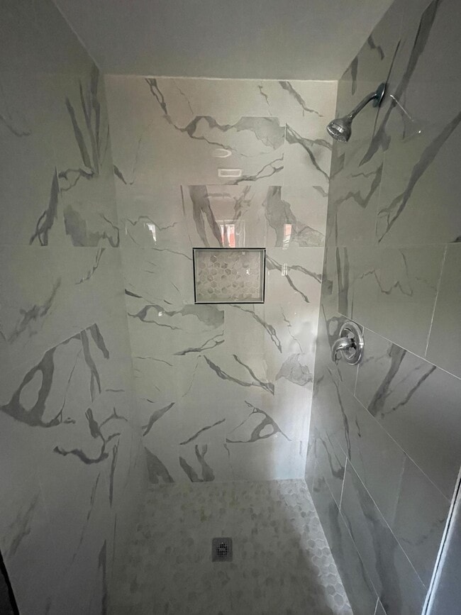 Building Photo - OLDHAM 1