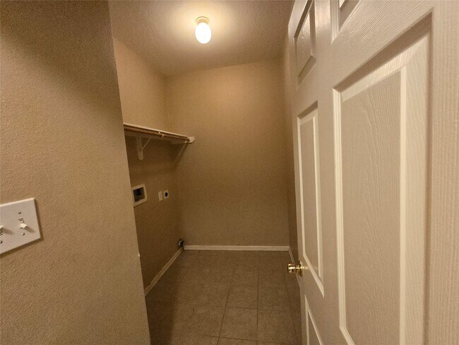 Building Photo - 3828 Shire Valley Dr