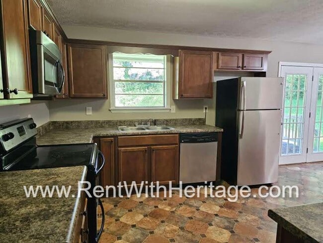 Building Photo - WOW! Fantastic Ranch With All The Upgrades...