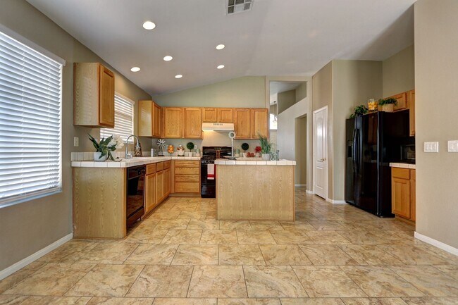 Building Photo - WONDERFUL HOME LOCATED IN DESIRABLE NORTH ...