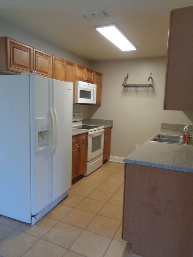 Building Photo - Great Location / Close to Hwy 85 & I-10