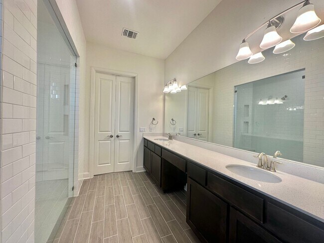 Building Photo - 4 Bed 3 Bath Austin Tx!!!! NEW MANAGEMENT