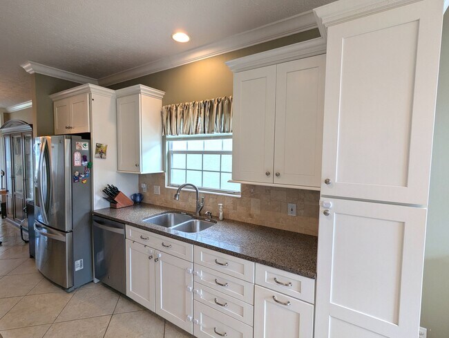 Building Photo - 252 S Glades Trail