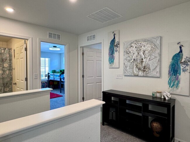 Building Photo - Beautifully Maintained 3 Bed/2.5 Bath Home...