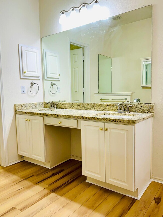 Master Bathroom - 12724 Chittamwood Trail