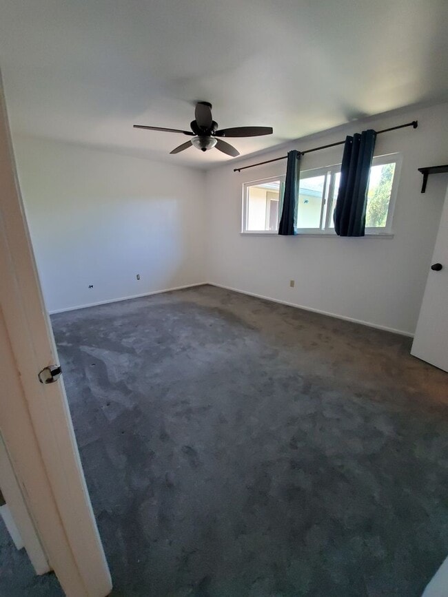 Building Photo - Spacious 2bd/1.5 w/ Carport and Patio