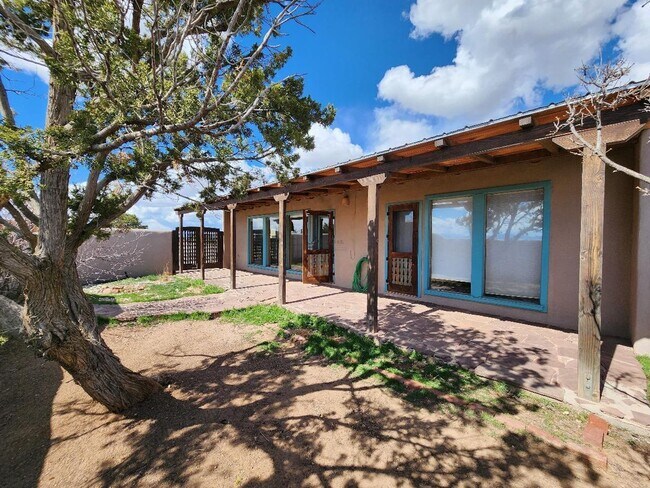 Building Photo - 25 Cerrado Loop