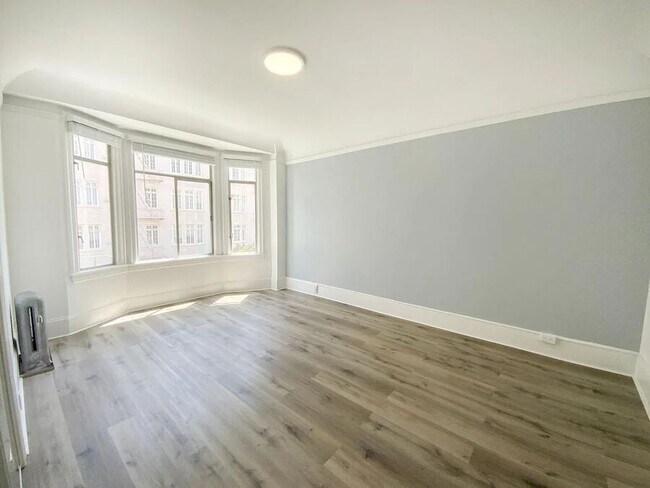 Building Photo - 525 Leavenworth St