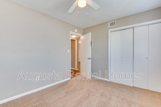 Building Photo - 2822 Thomas Ln