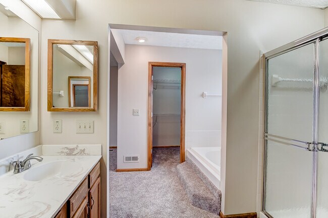 Building Photo - 4 Bedroom Home in Hilliard