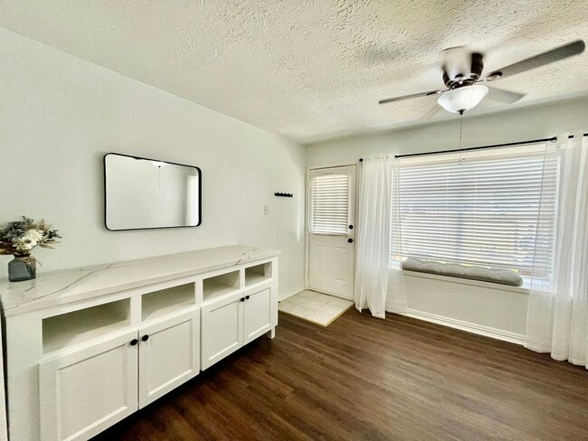 Building Photo - 3762 Laura Leigh Dr